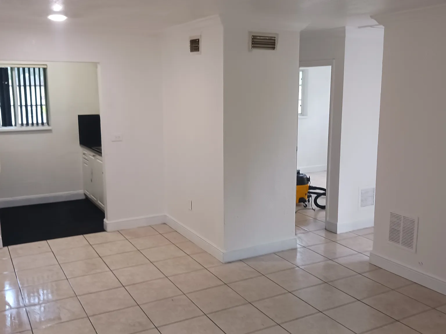 2 bed, 750 sqft, $2,390 — Photo 4