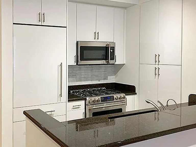 320 W 38th St #1711 — Photo 3