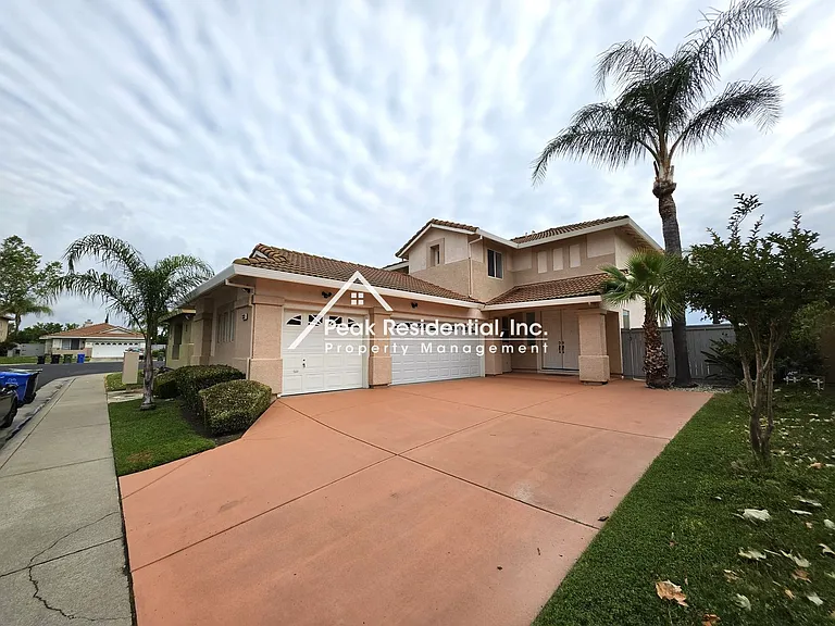 3333 E Island Ct — Photo 2