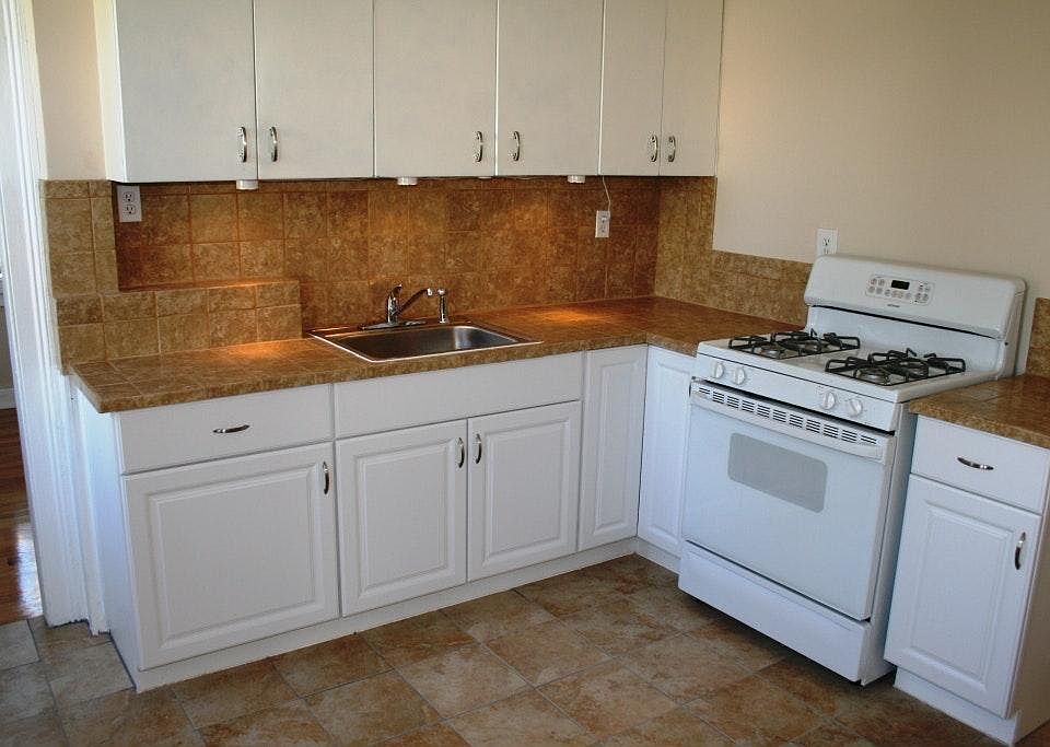 large eat in kitchen - 14"x13"