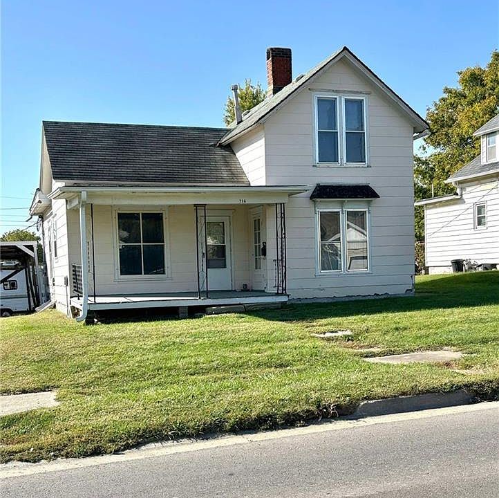 1st image of 716 E 1st St