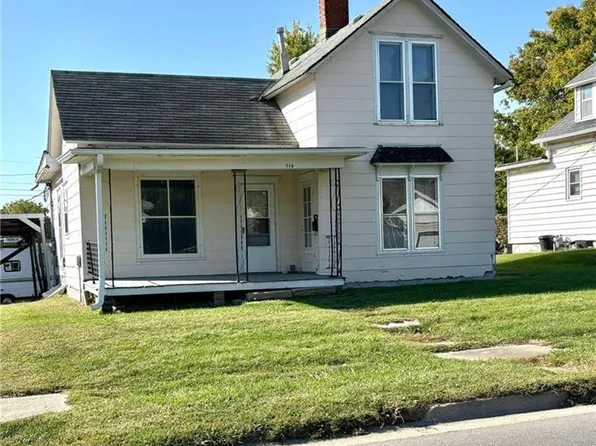 716 E 1st St, Maryville, MO 64468