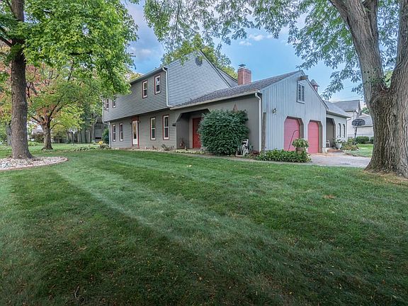 2nd image of 1601 Cambridge Dr