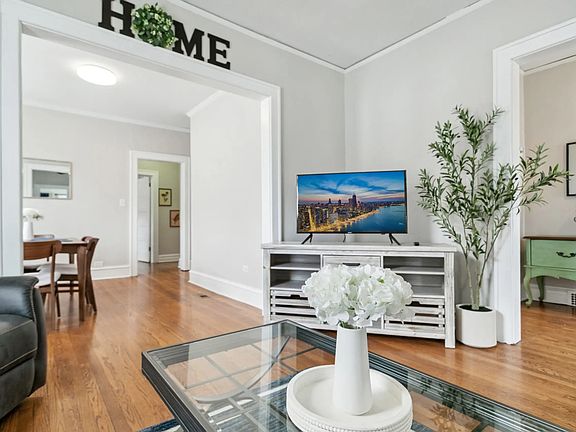 4th image of 522 N Sheridan Rd #2