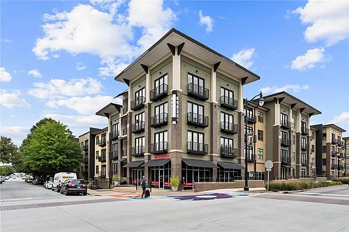 5300 Peachtree Rd Photo 1