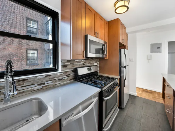 233 East 69th Street image 8 of 9