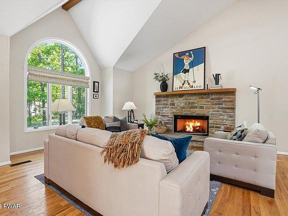 2nd image of 808 Woodland Ct