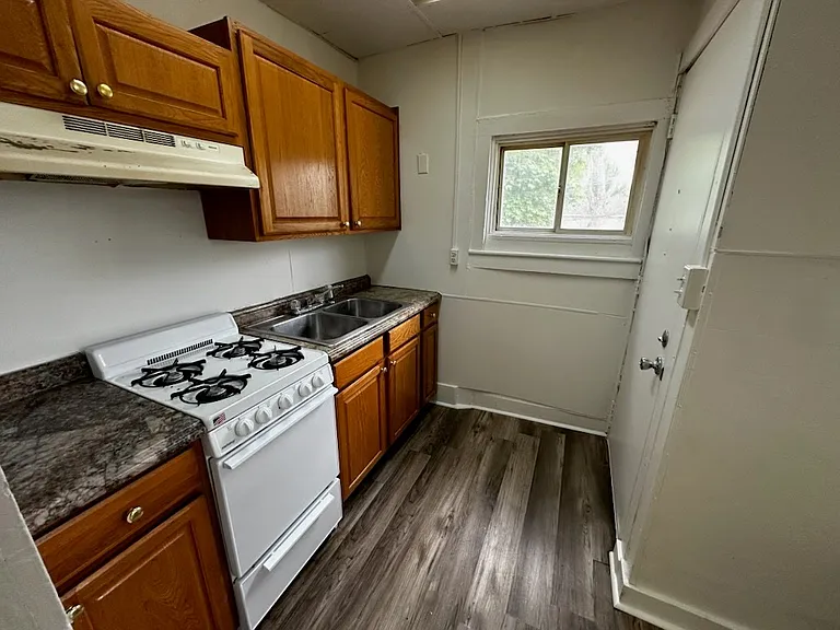 121 S 3rd St #3 — Photo 3