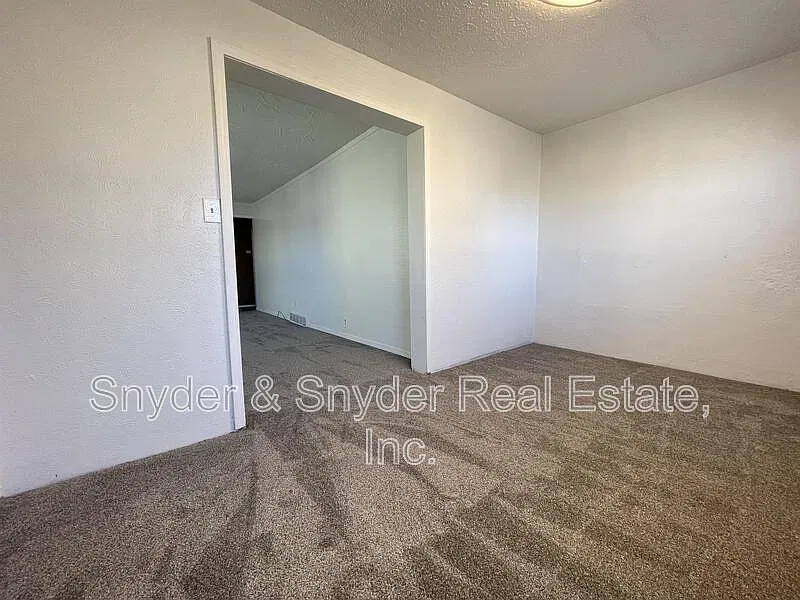 2 bed, 1.0 bath, 1152 sqft, $995 — Photo 3