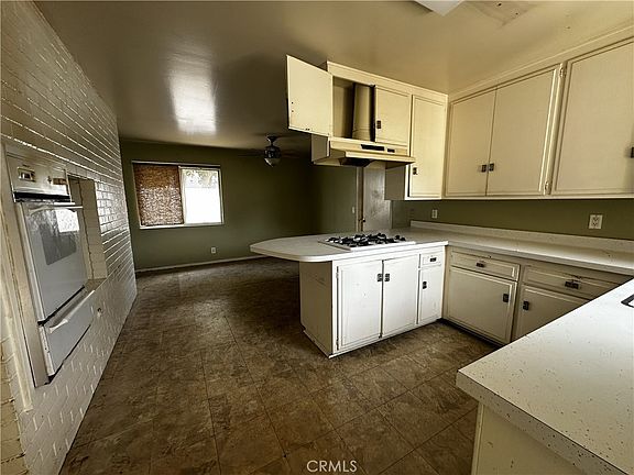4th image of 5751 Castle Dr