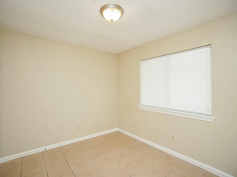 20143 Beechview Ln — Photo 25