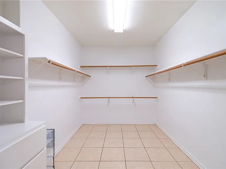 6842 Old Square Dr — Photo 17