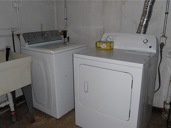 5th image of 2701 Whitney Ave