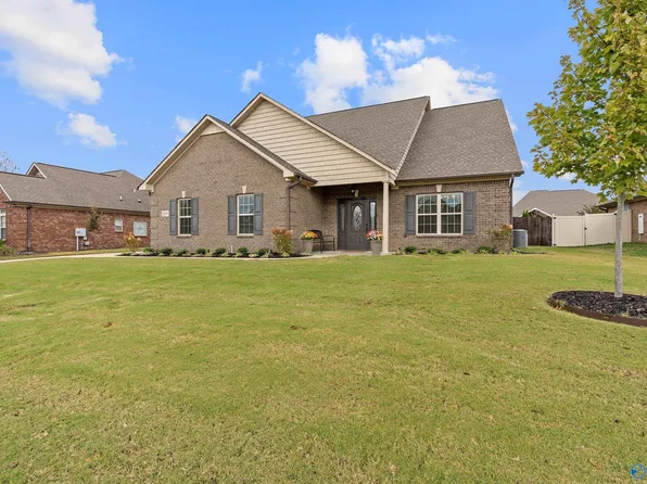 22883 Pin Oak Dr, Athens, AL 35613