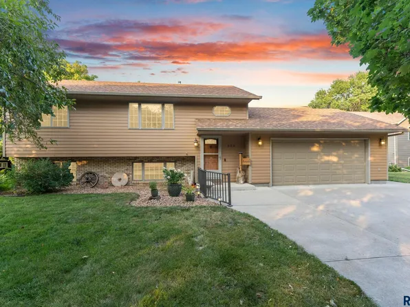 520 S Nicholas Ave, Brandon, SD 57005