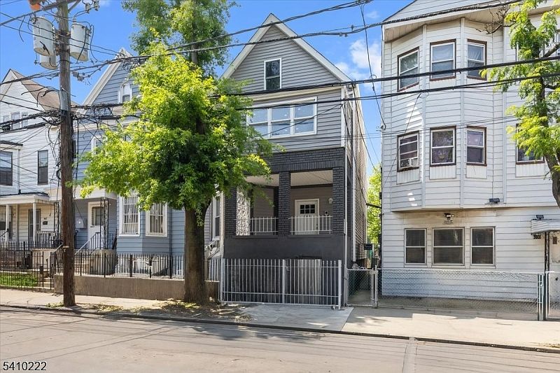1st image of 164 Parker St