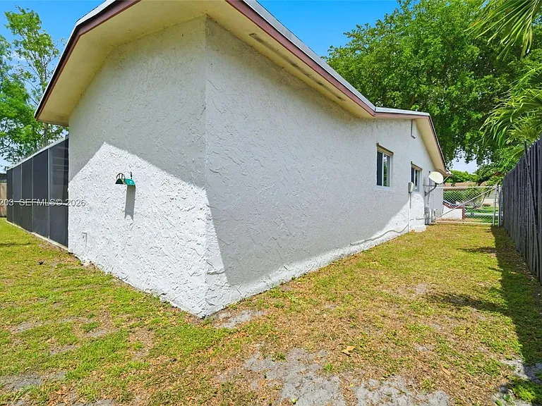 920 NW 92nd Ave — Photo 12