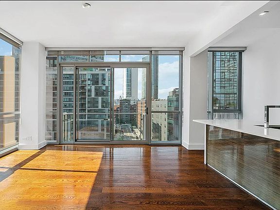 4th image of 2626 Jackson Ave APT 802