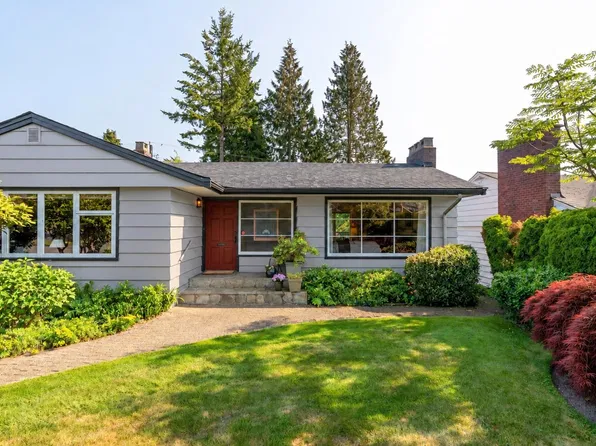 915 Wentworth Ave, North Vancouver, BC V7R 1R8