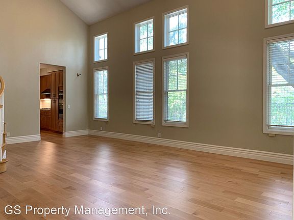 4th image of 161 Serra Ct