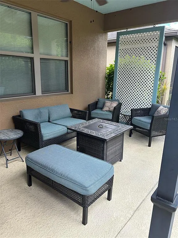 3 bed, 2.0 bath, 1410 sqft, $2,100 — Photo 2