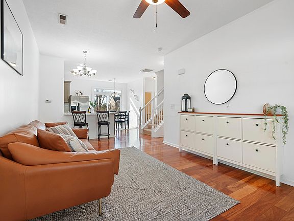 5th image of 636 Grove Cir