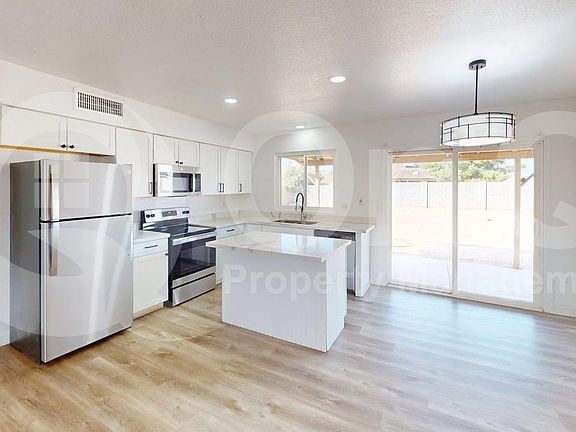 4th image of 3310 W Runion Dr