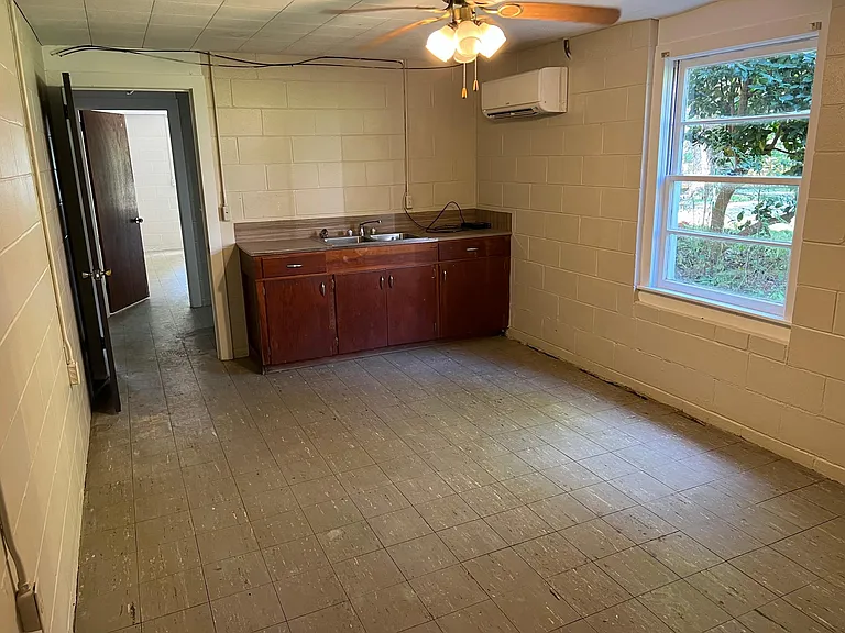 606 S Montgomery St — Photo 6