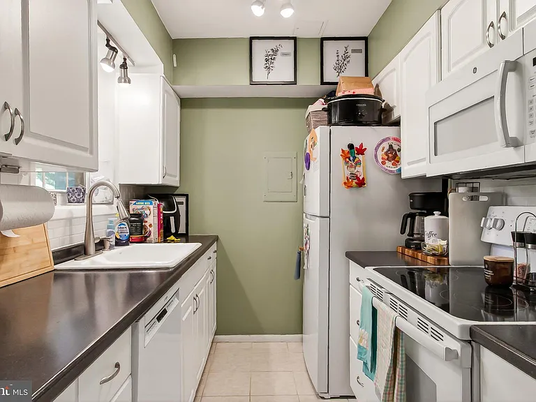 2711 S Walter Reed Dr #A — Photo 14
