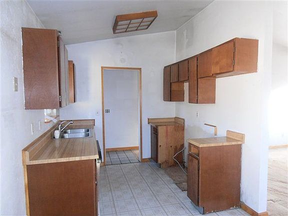 2nd image of 16721 Glenshire Dr