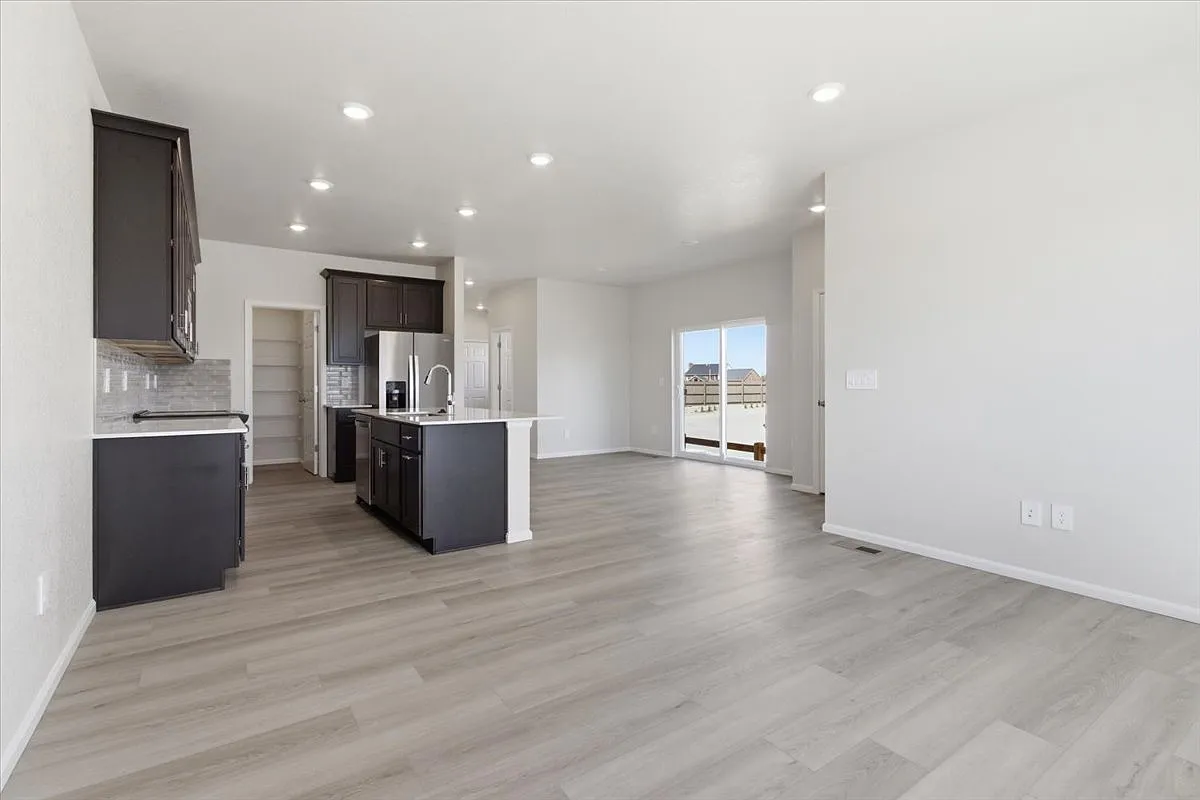 3 bed, 2.5 bath, 2013 sqft, $2,850 — Photo 3