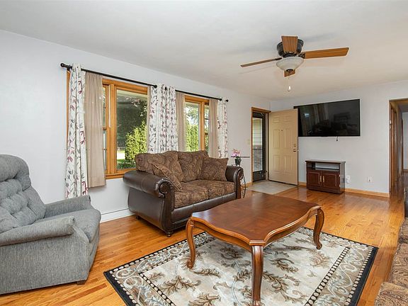 4th image of 905 Clifford Ave