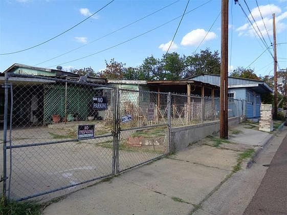 2nd image of 2714 Market St