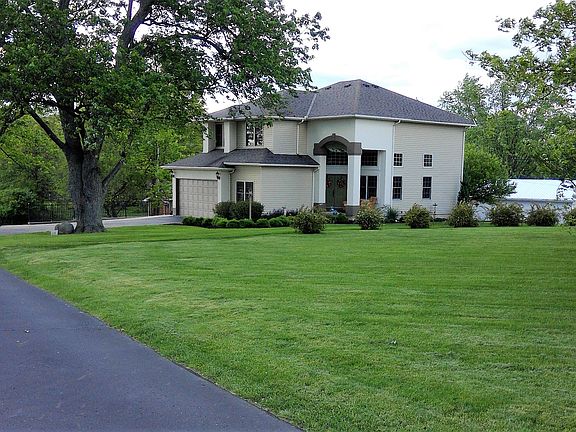 3rd image of 135 Hillcrest Dr