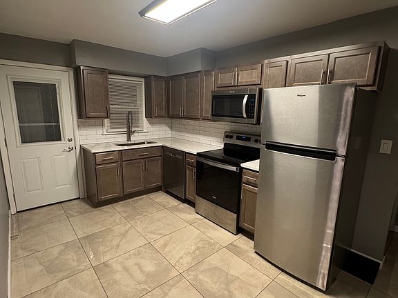 4th image of 4896 Fuller Dr #4896