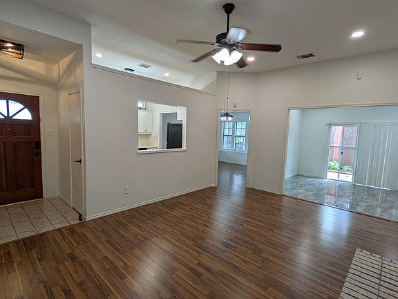 2nd image of 2005 Peakwood Dr