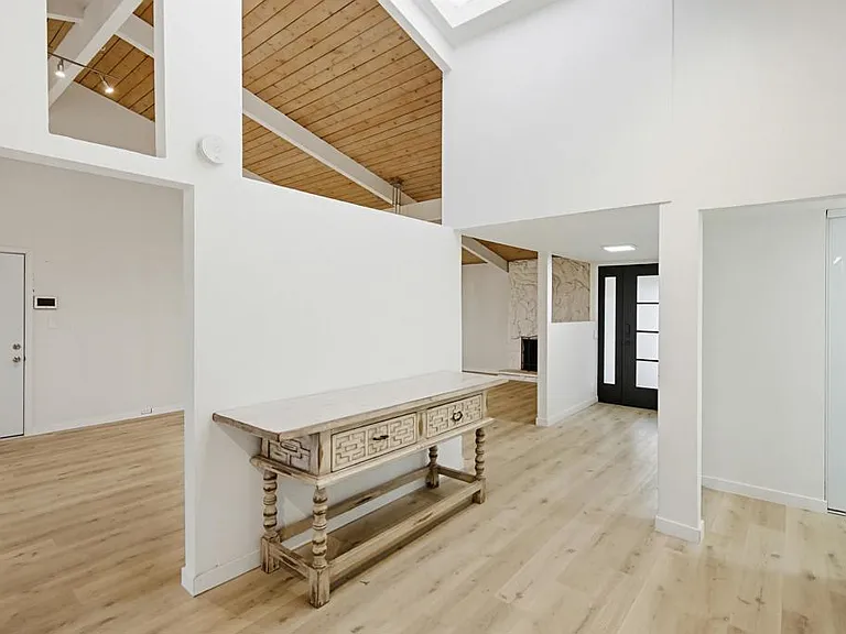 5605 Soledad Mountain Rd — Photo 16