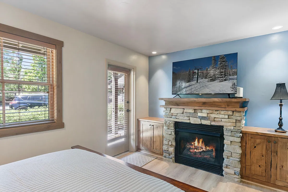 2 bed, 945 sqft, $3,200 — Photo 1
