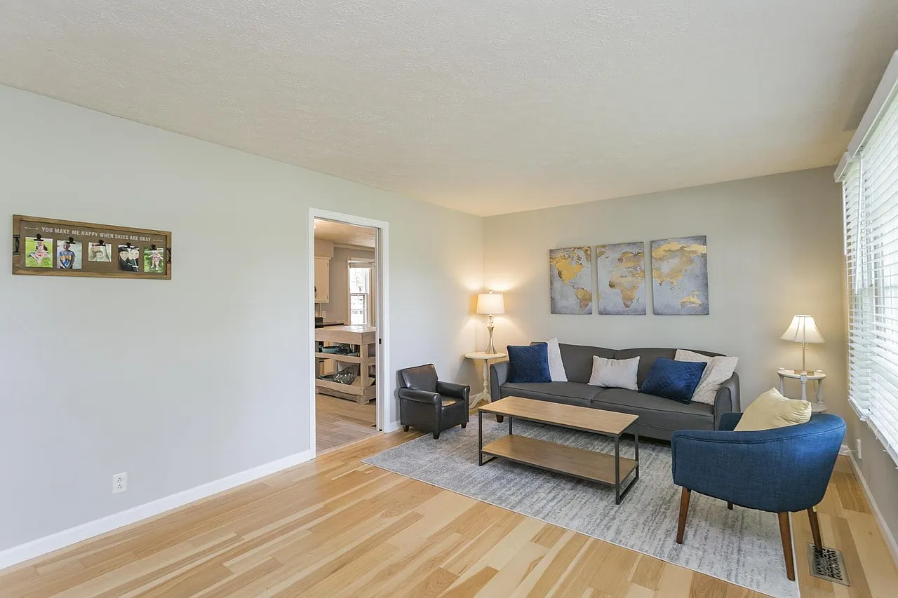 4 bed, 2136 sqft, $2,200 — Photo 3