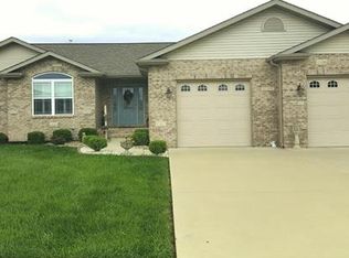 105 Rosin Dr, Highland, IL 62249