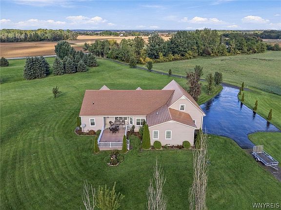 4th image of 2414 Townline Rd