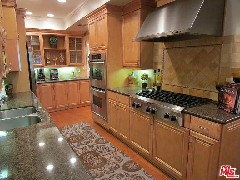 1550 Greenfield Ave #201 — Photo 5