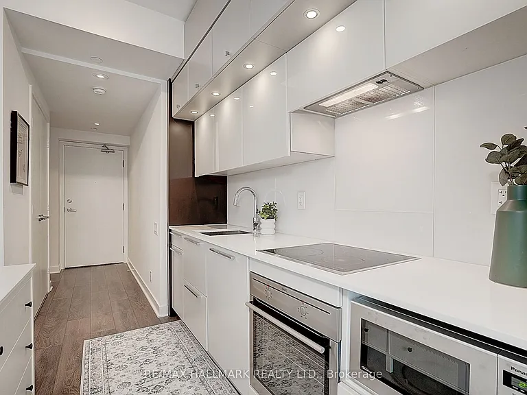 15 Grenville St #1406 — Photo 16