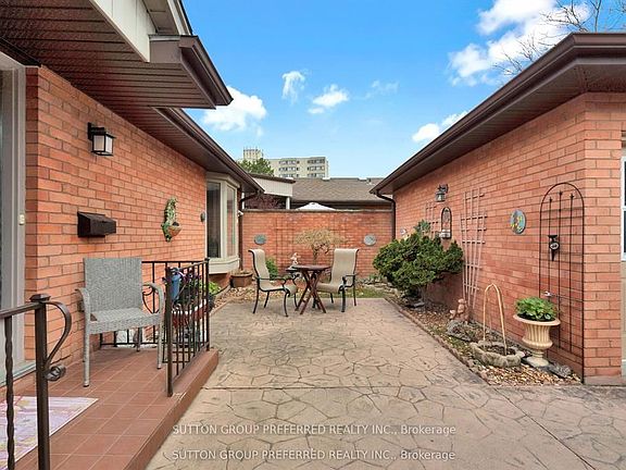 5th image of 55 Fiddlers Green Rd #18