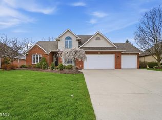 8464 Indian Lake Dr, Findlay, OH