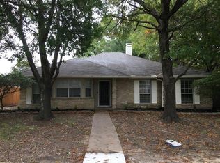 1017 Twin Falls Dr, Desoto, TX 75115