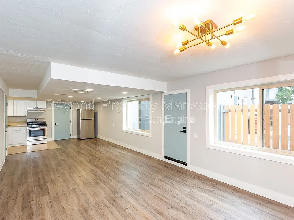 5464 Gilbert Dr