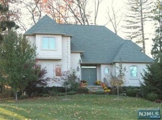 2 Emma Ct, Mahwah, NJ 07430