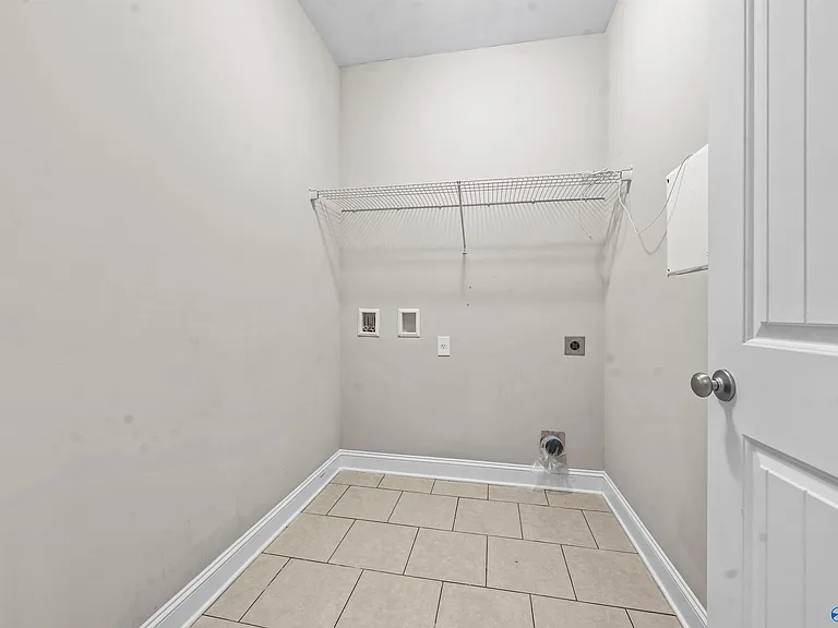 104 Erskin Parcus Dr — Photo 45