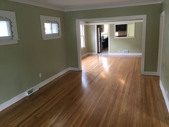 4th image of 13920 Lincoln Ave